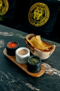 totopos con salsa (v)